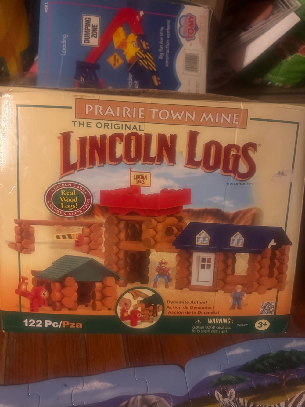 Lincoln log set build able wooden pieces with roofs